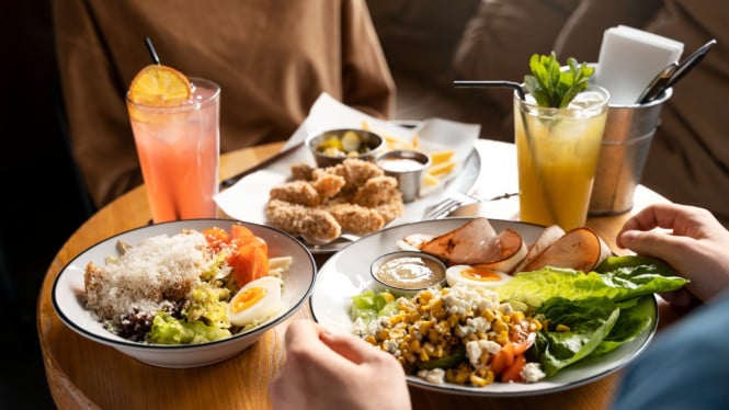 Ilustrasi makan siang