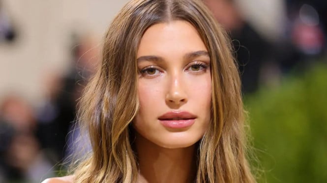 Tren Makeup Clean Girl ala Hailey Bieber