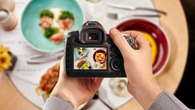 Ilustrasi Profesi Baru di Industri Kuliner (Food Photografer)