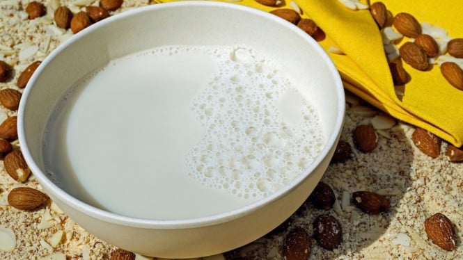 Susu almond.