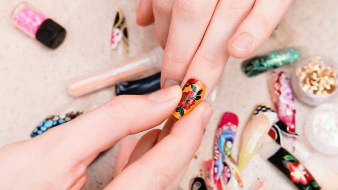 Ilustrasi acrylic nails