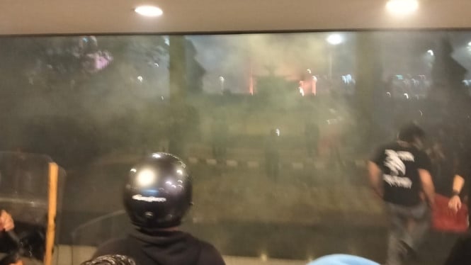 Suasana Demo Jakarta, Malam Hari