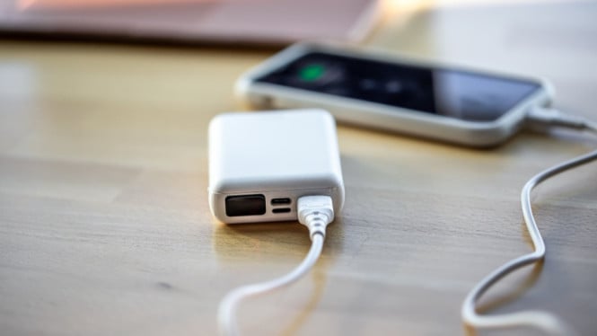 Ilustrasi charger portable
