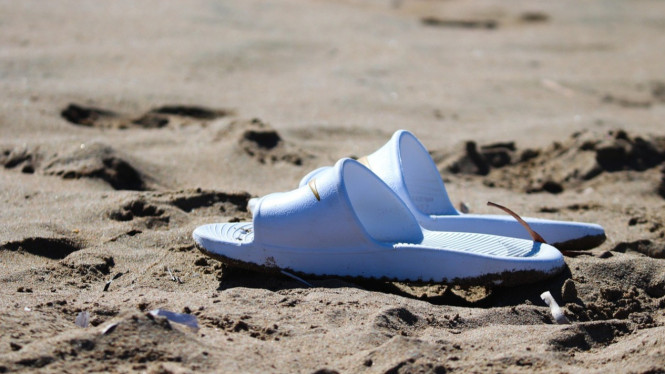 Ilustrasi sandal pantai