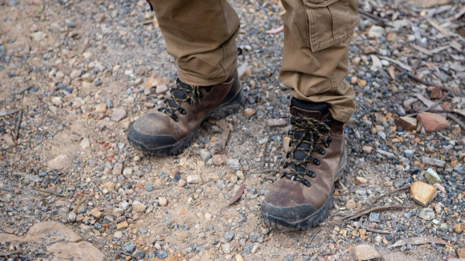 Ilustrasi sepatu trekking