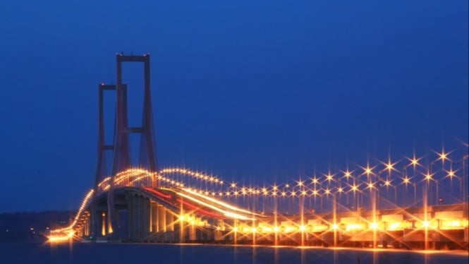 Jembatan Suramadu