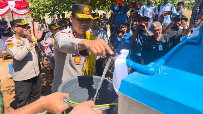 Peresmian sumur bor di NTT.
