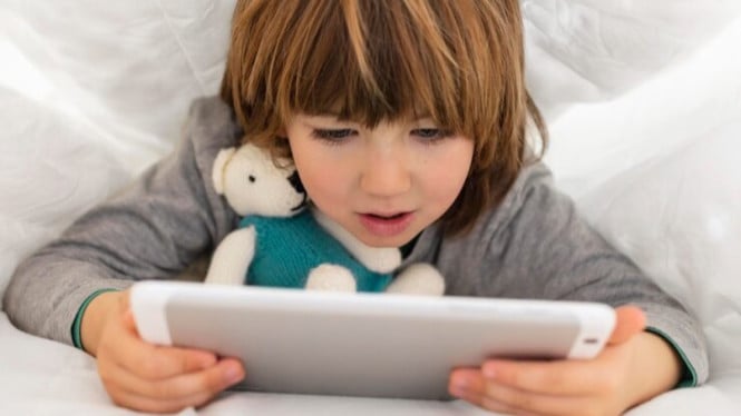 Ilustrasi anak bermain tablet