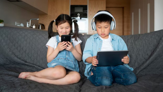 Ilustrasi Anak Kecanduan Gadget