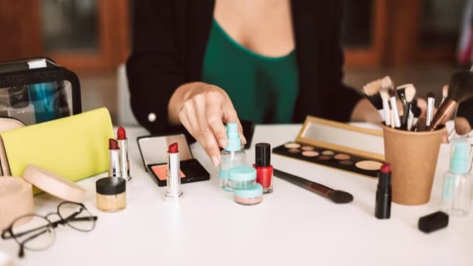 Ilustrasi make-up