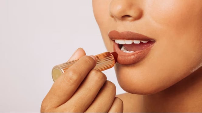 Ilustrasi Lipstik Cokelat
