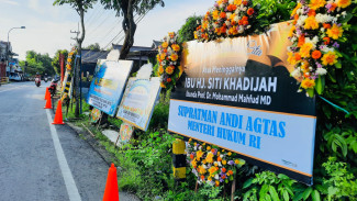 Deretan Karangan Bunga Bela Sungkawa dari Jajaran Menteri di Rumah Mahfud MD