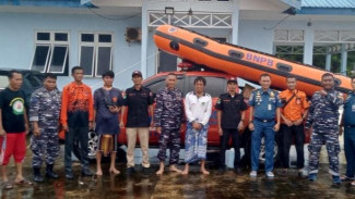 Dihantam Gelombang Tinggi, Kapal Tanker Muatan Minyak Kelapa Sawit Terdampar di Pantai Pasean Pamekasan