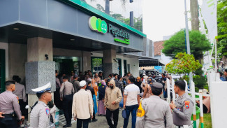 Investasi Bodong di Pamekasan, Emak-Emak Segel Kantor Pegadaian