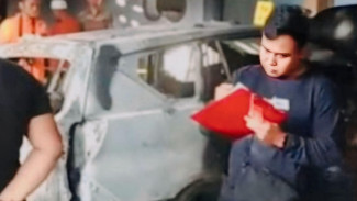 Polisi Selidiki Kebakaran Misterius yang Hanguskan Mobil dan Motor di Sampang