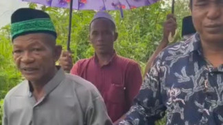 Kakek Masduki Pamekasan, Nadzar Jalan Kaki  Kelokasi Pemberangkatan Haji