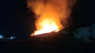 Gudang Diduga Tempat Produksi Rokok Ilegal di Pamekasan Hangus Terbakar