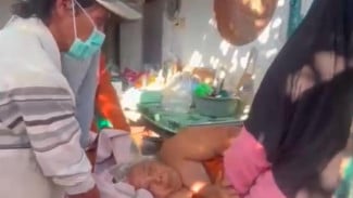 Evakuasi Dramatis Nenek Obesitas Hidup Sebatang Kara