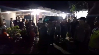 Tangis Histeris Menyelimuti Kedatangan Jenazah Maulana Alfan Ibrahim