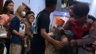 Kocak, Demi Ketemu Mantan, Pemuda Nekat Dandan Bak Perempuan