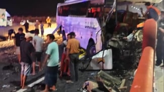 Bus Tabrak Truk Gandeng di Jembatan Suramadu, Dua Tewas dan Dua Luka Berat