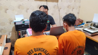 Tegang! Pengguna Narkoba Bangkalan Diciduk Polisi, Keluarga Menjerit Histeris