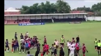 Ricuh, Laga Persepam VS Perseba Diwarnai Baku Pukul Kedua Kesebelasan