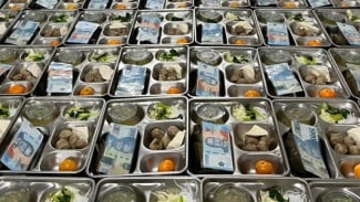 Viral, Menu MBG di Bangkalan Berisi Uang Rp50 Ribu, Siswa dan Guru Kaget