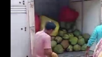 MBG Rasa Pasar: Siswa Pamekasan Dapat Kelapa Utuh dan Telur Mentah