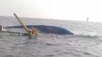 Tiga Jam Melawan Laut, 19 Nelayan Bangkalan Akhirnya Selamat