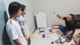 Gerebek Rumah di Tragah Bangkalan, Polisi Tangkap 2 Pengedar Sabu Residivis