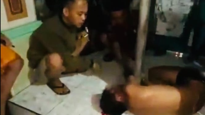 Viral! Diduga Curi Ayam, Pria di Bangkalan Babak Belur Dihajar Warga