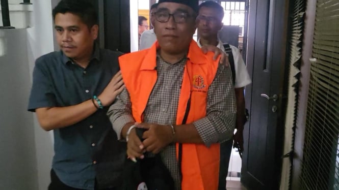 Tersangka Arsan ketika digiring ke penjara
