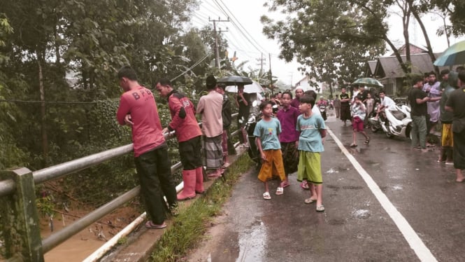 TIMSAR GABUNGAN CARI BOCAH HILANG