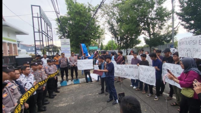 Aksi damai ASMP dukung proses hukum korupsi BSPS Sumenep 2024