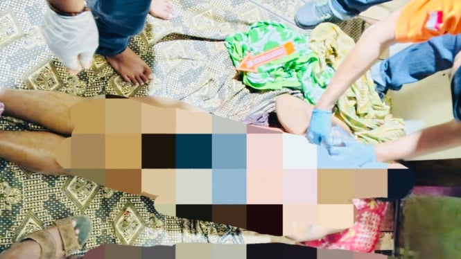 Korban meninggal dunia dengan sabetan di bagian perut sebelah kiri.