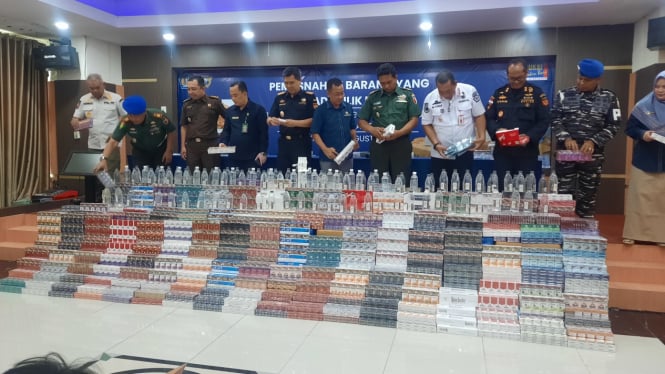 Pemusnahan rokok ilegal Madura