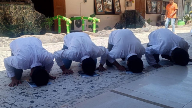 Sujud sukur napi Pamekasan