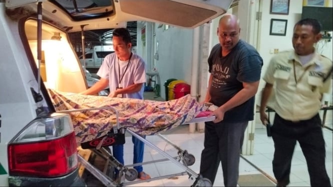 Korban carok ketika dibawa ke rumah sakit Bangkalan
