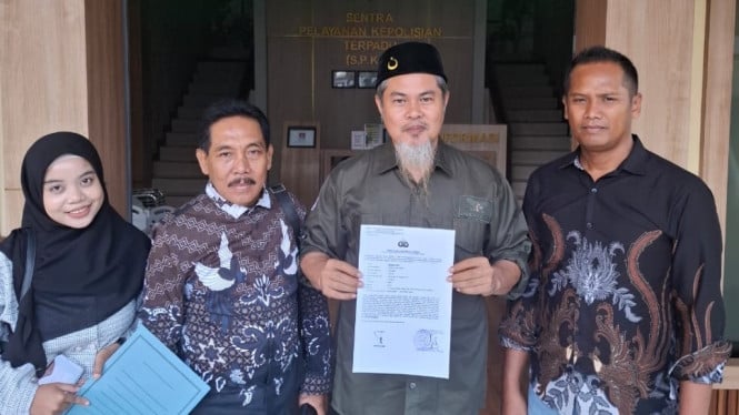 Badrul Aini di Polda Jawa Timur Bersama tim hukum