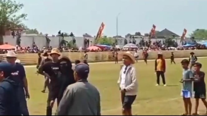 Pendukung kerapan sapi di Bangkalan