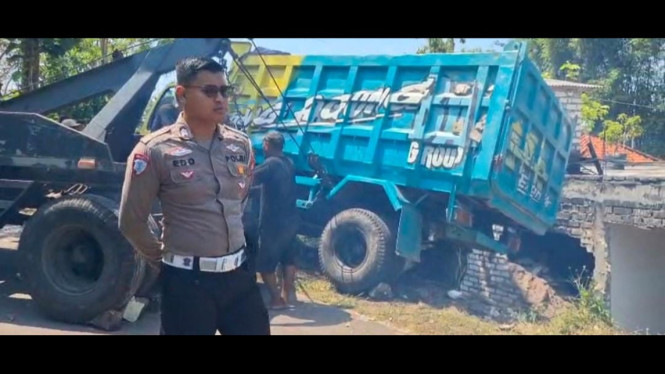Kecelakaan maut Bangkalan timpa rumah warga