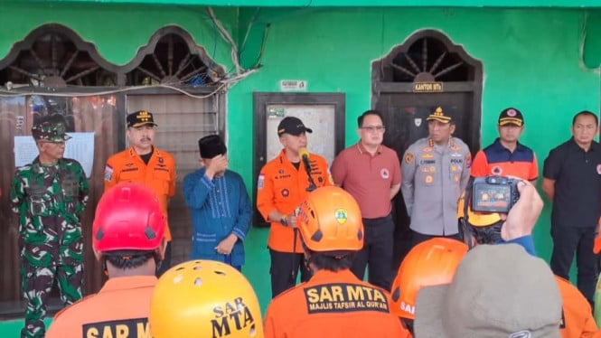 Doorstop tim SAR gabungan di Ponpes Al-Khoziny Sidoarjo