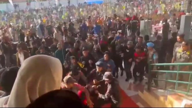 Karapan Sapi Piala Presiden Ricuh, 1 Anggota Brimob Terluka