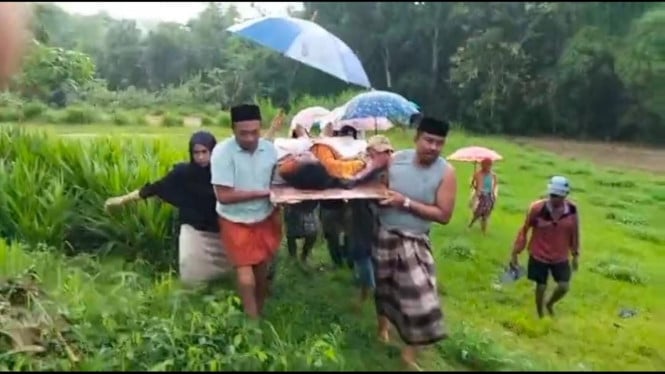 Korban saat dievakuasi ke Puskesmas terdekt