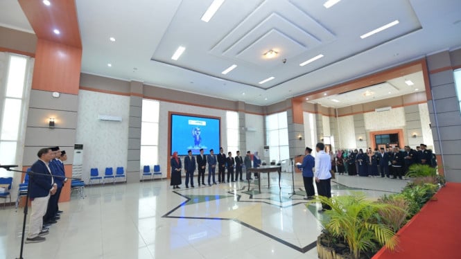 Pelantikan Dekan dan direktur pasca sarjana UTM