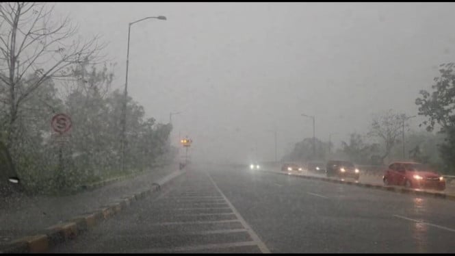 Suasana lalu lintas jembatan Suramadu