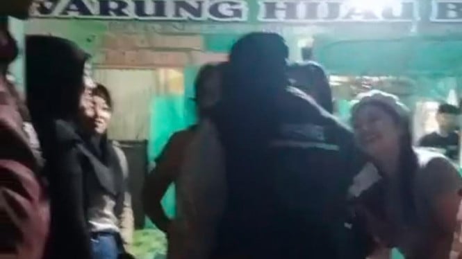 Razia warung remang-remang di akses Jembatan Suramadu