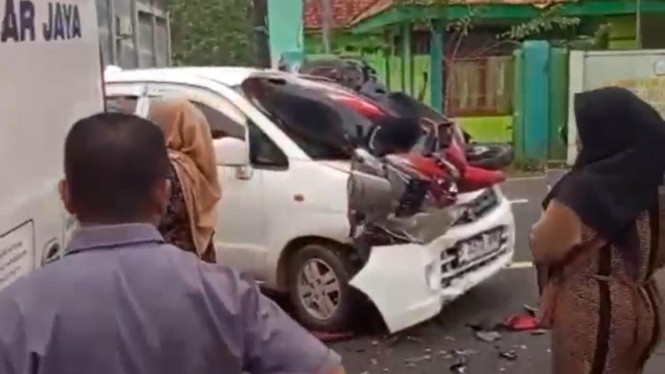 Lakalantas di Galis Bangkalan