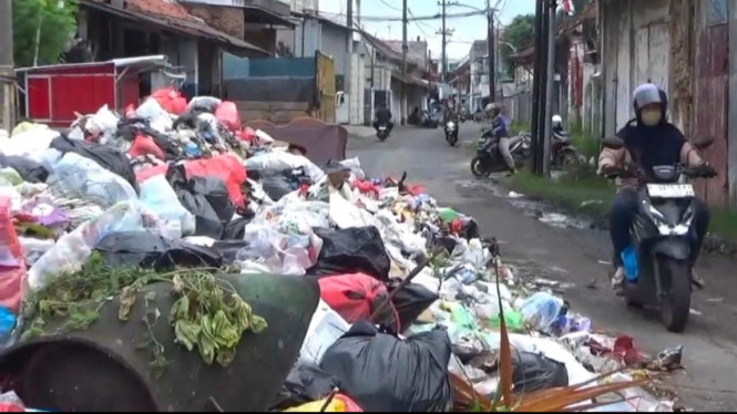 Pemandangan sampah dijalan kota Bangkalan